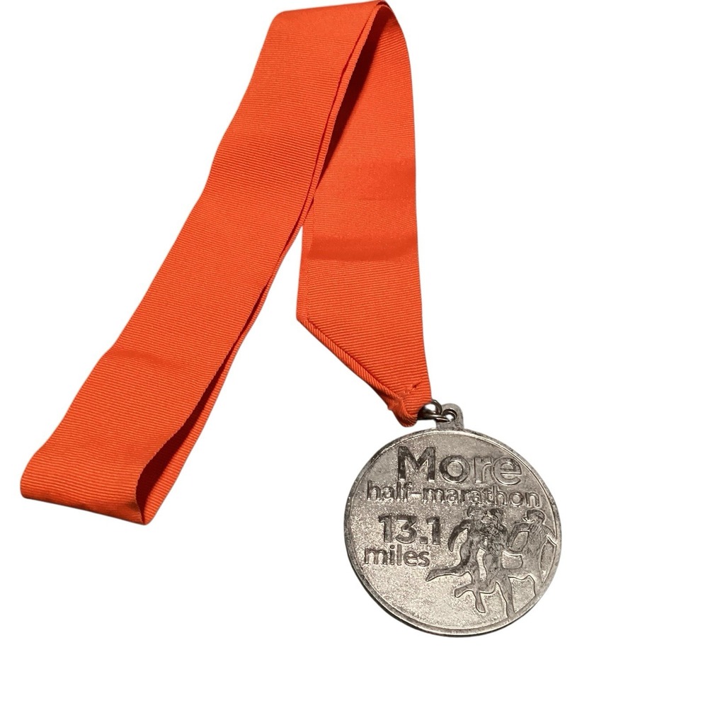 Half Marathon 13.1 Miles Medal Central Park NYC Road Runners 2006